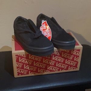 Boys Black Vans. Size: 11